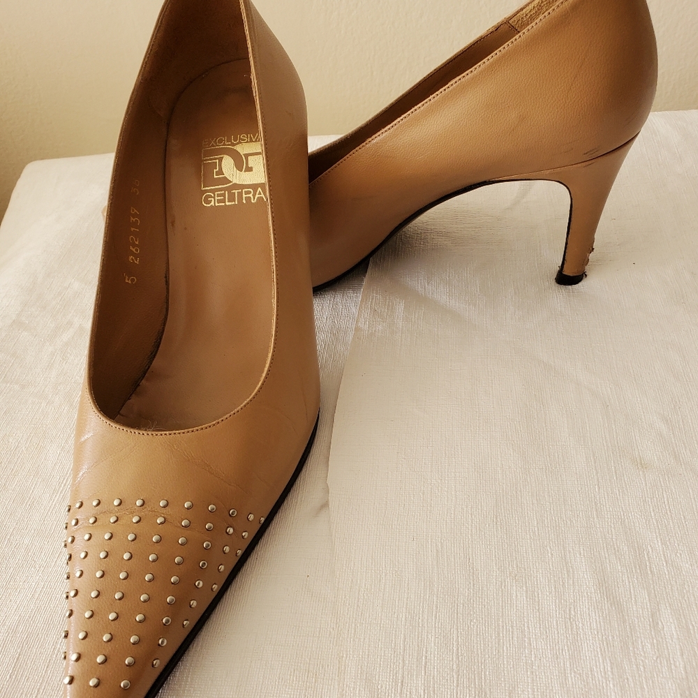 Beautiful Geltra Pumps with  Tiny Studs